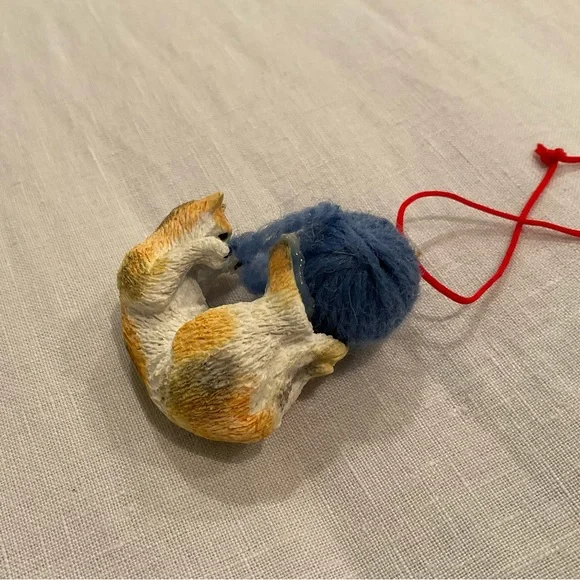 Duo of Vintage Cat Ornaments Playing with Balls of Yarn in EVC - Picture 10 of 13